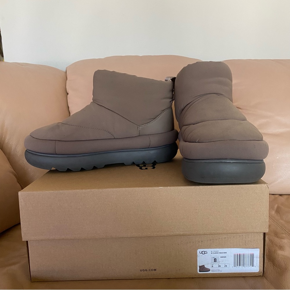 Ugg maxi mini boots in walnut